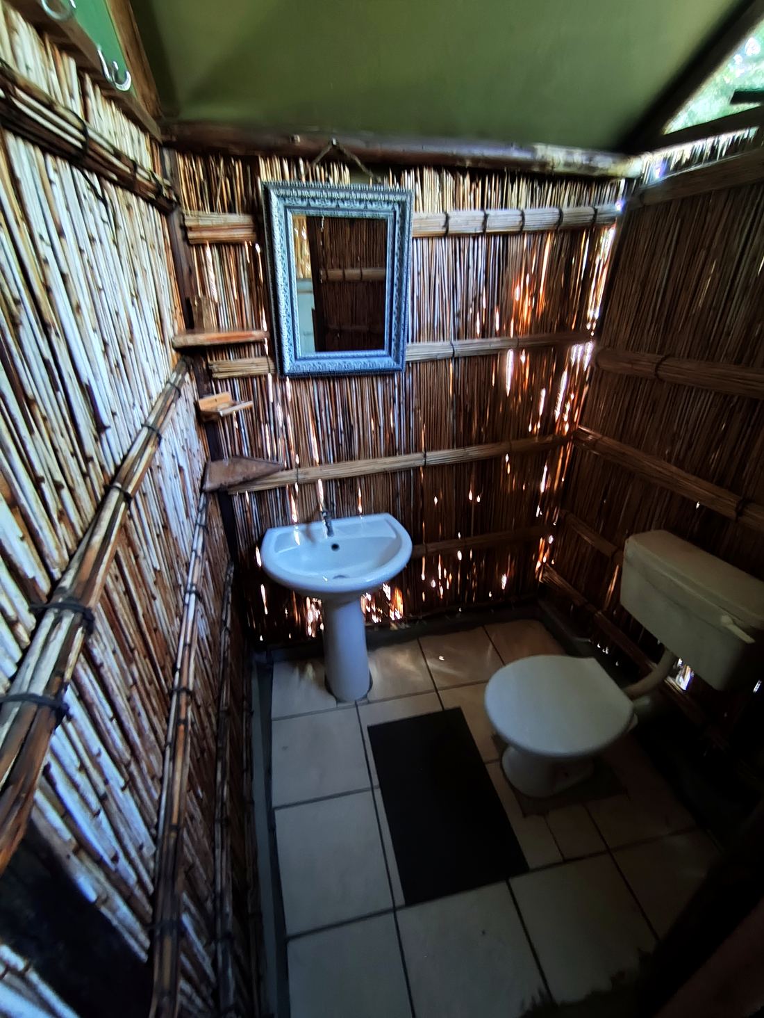 Reed en-suite bathroom